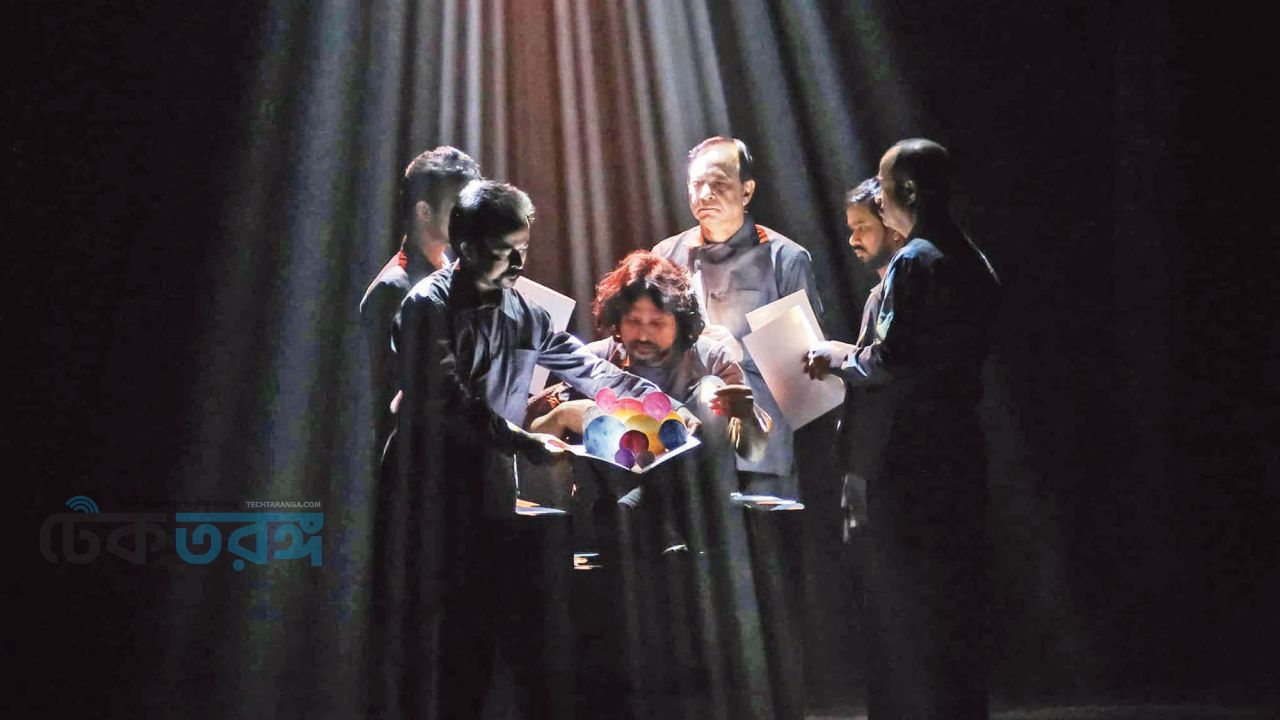 মহাশূন্যে সাইকেল’ নাটকের চার দিনে সাত প্রদর্শনী