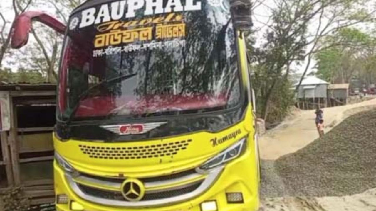 ডাসারে বাসের ধাক্কায় মৌয়াল নিহত
