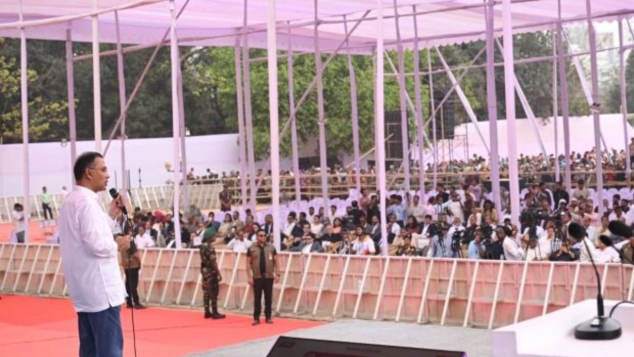 ‘৫ বছরে ৪ কোটি’ পরিবারকে ‘ফ্যামিলি কার্ড’ দেয়ার প্রতিশ্রুতি প্রধানমন্ত্রীর