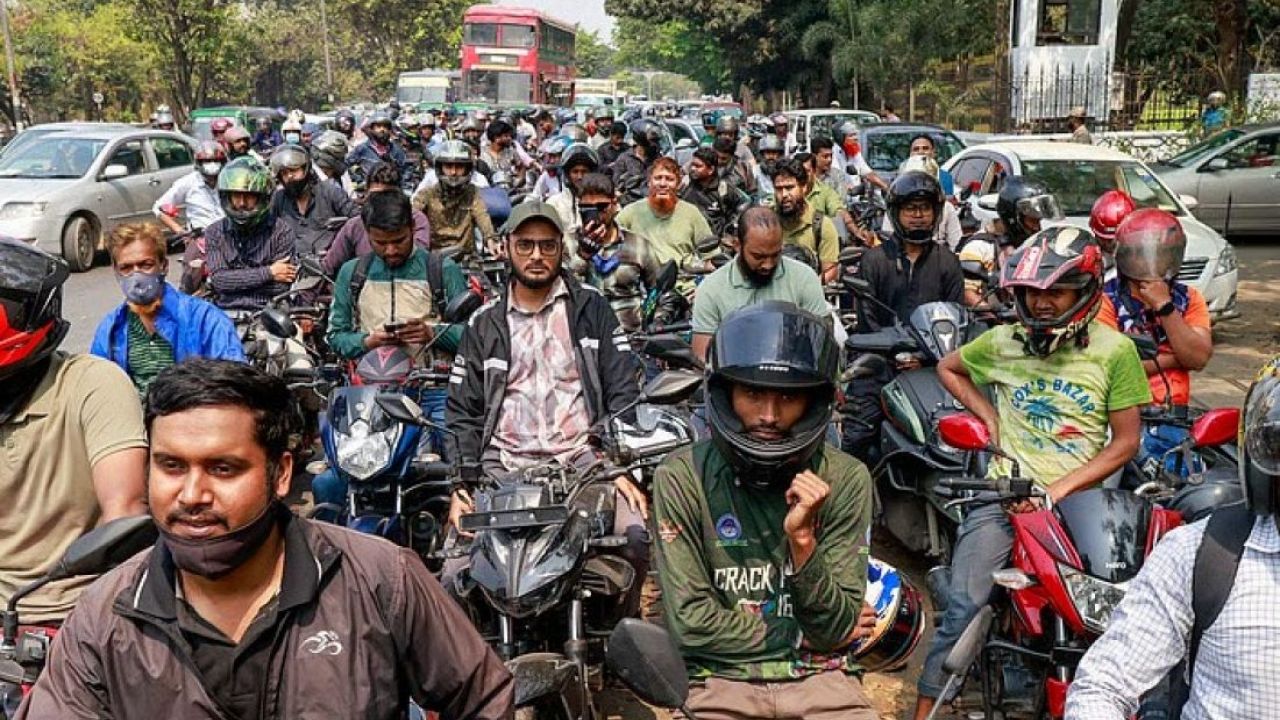রাইড–শেয়ার মোটরসাইকেলের জন্য জ্বালানির সীমা বাড়িয়ে বিপিসির নির্দেশনা