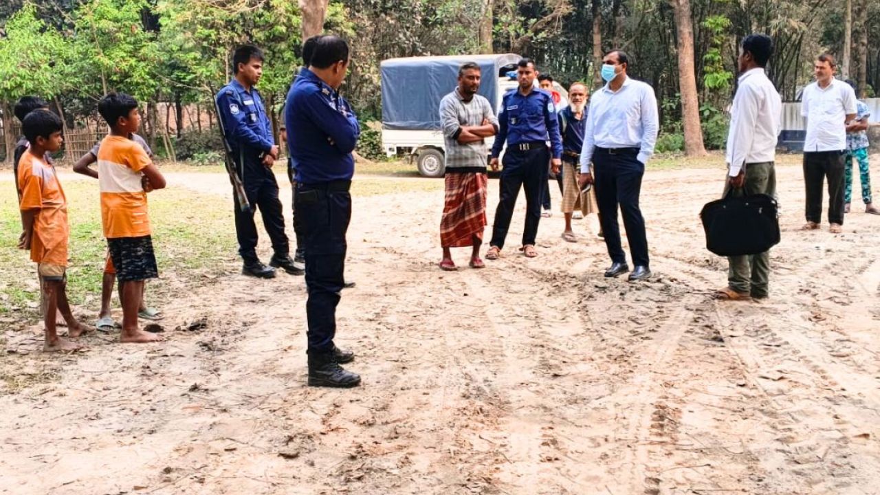 তারাগঞ্জে আবাদি জমির মাটি কাটায় ২ ব্যক্তিকে অর্থদণ্ড