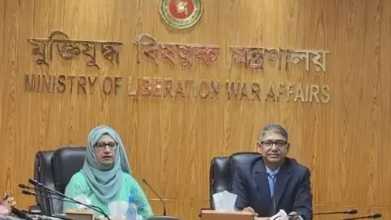 ‘অর্থ অপচয় রোধে’ মুক্তিযুদ্ধমন্ত্রীর ‘দৃষ্টান্ত স্থাপন’