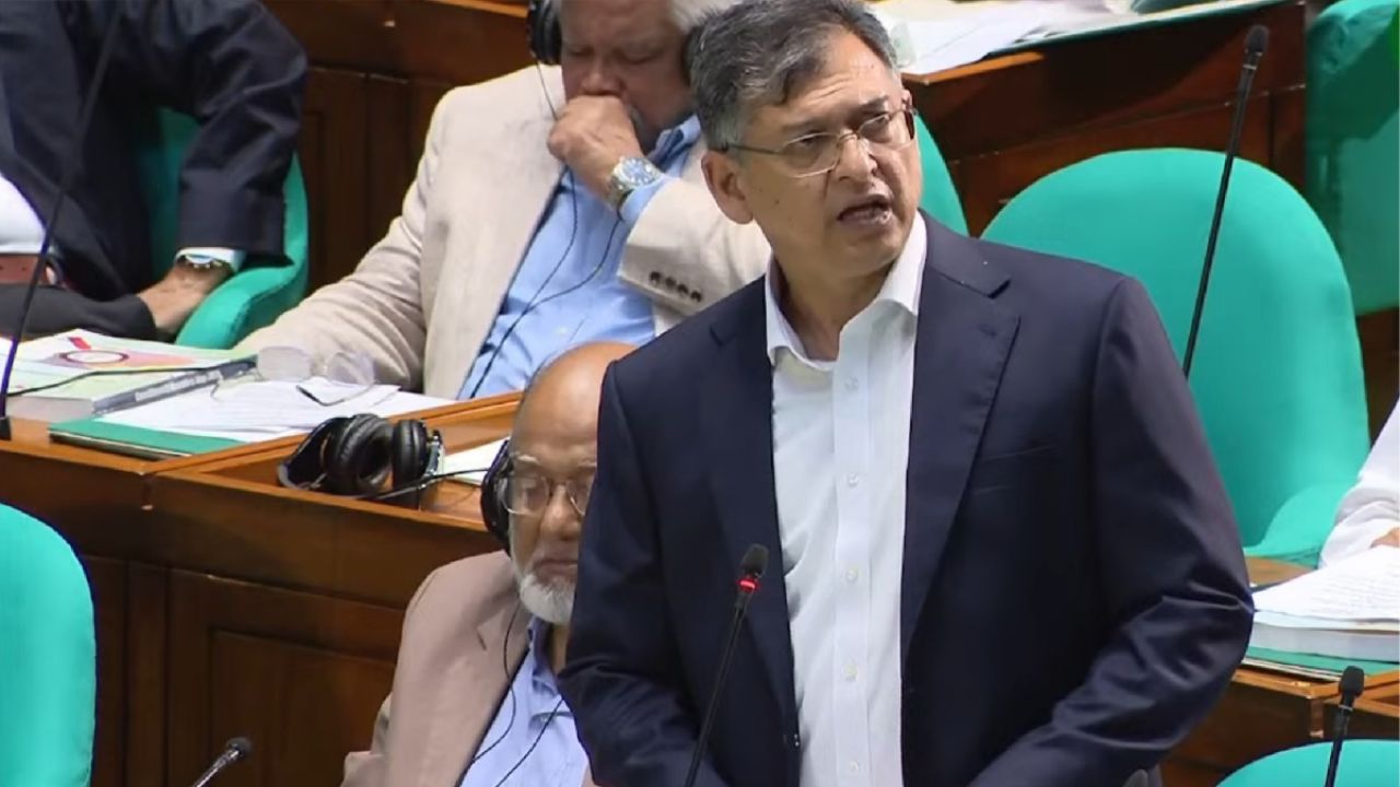  ইমোশন দিয়ে নয়, রাষ্ট্র চলে সংবিধান ও আইনে: স্বরাষ্ট্রমন্ত্রী