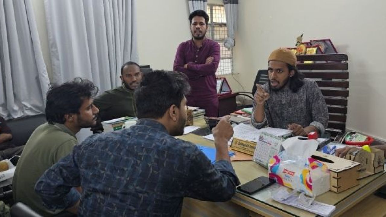 রাকসু জিএসের কুরুচিপূর্ণ মন্তব্য, ব্যাখ্যা চাইতে গেলে বাকবিতণ্ডা