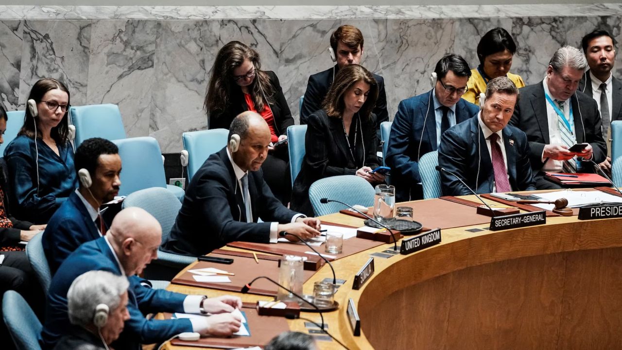 ইরানের ওপর ফের পশ্চিমা নিষেধাজ্ঞা