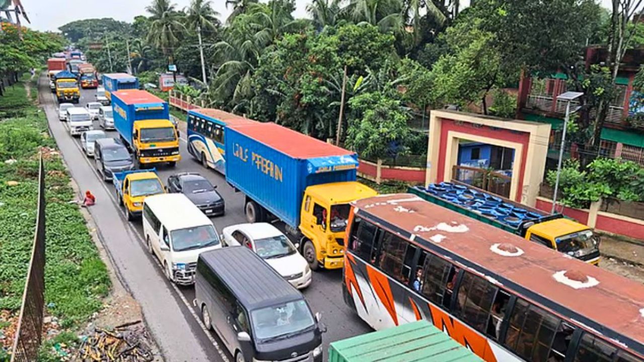 কুমিল্লার তিন মহাসড়কের ২৬ পয়েন্টে ঈদযাত্রায় যানজটের আশঙ্কা