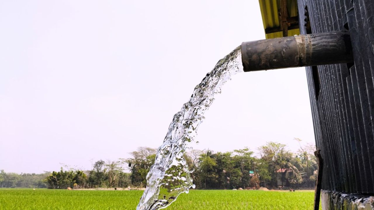শুকিয়ে যাচ্ছে টিউবওয়েল, বাড়ছে জনদুর্ভোগ
