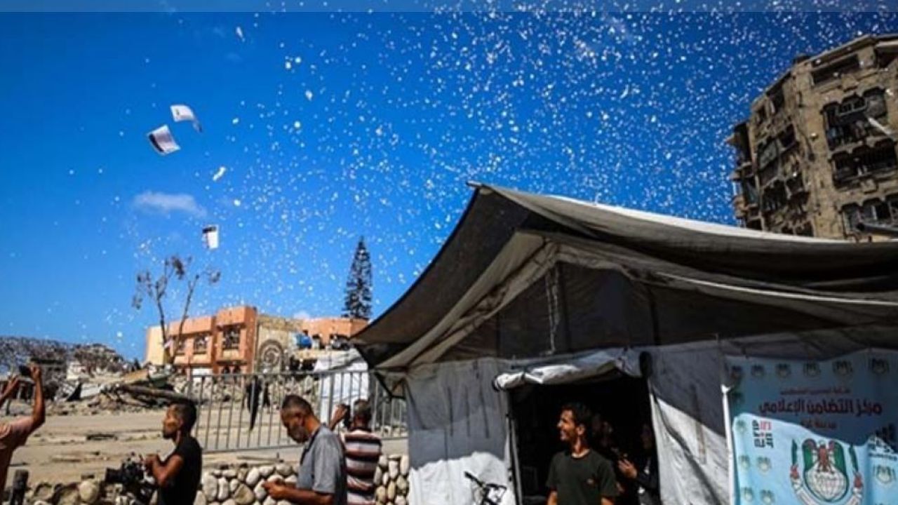 লেবাননের আকাশে ঝরছে ইসরায়েলের ‘প্রোপাগান্ডা বৃষ্টি’