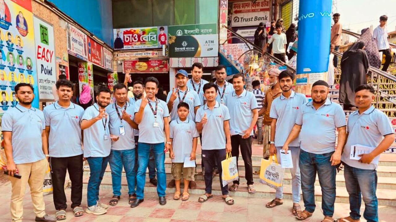 ঈদ উৎসবে শিশুদের হাতে মেহেদী দিল ইউসিবি ব্যাংক