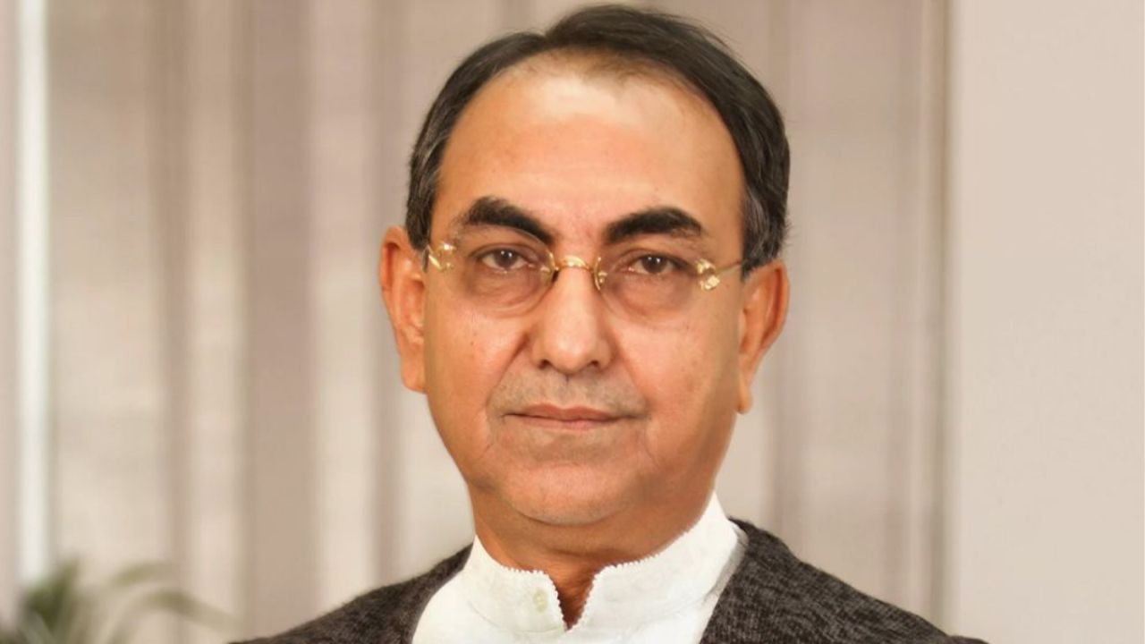 মির্জা আব্বাসকে নিয়ে সিঙ্গাপুরে গেল এয়ার অ্যাম্বুলেন্স