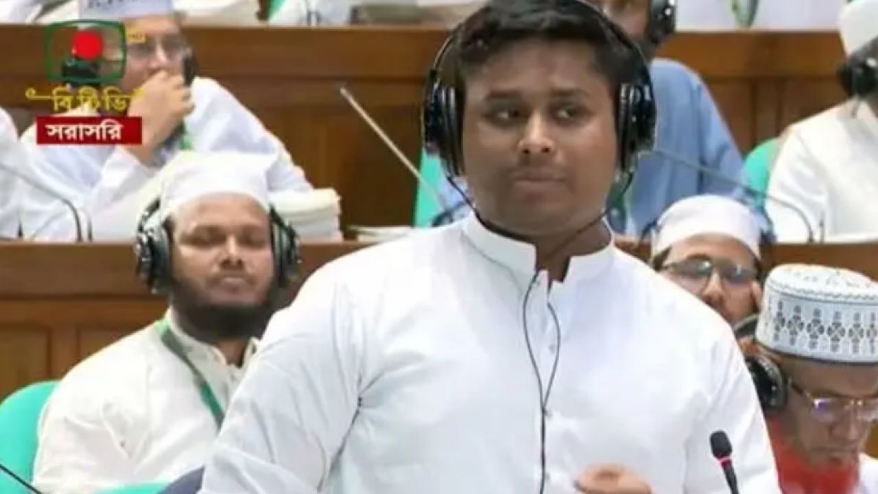 ভর্তিতে লটারির কড়া সমালোচনায় হাসনাত, বাতিলের ইঙ্গিত শিক্ষামন্ত্রীর