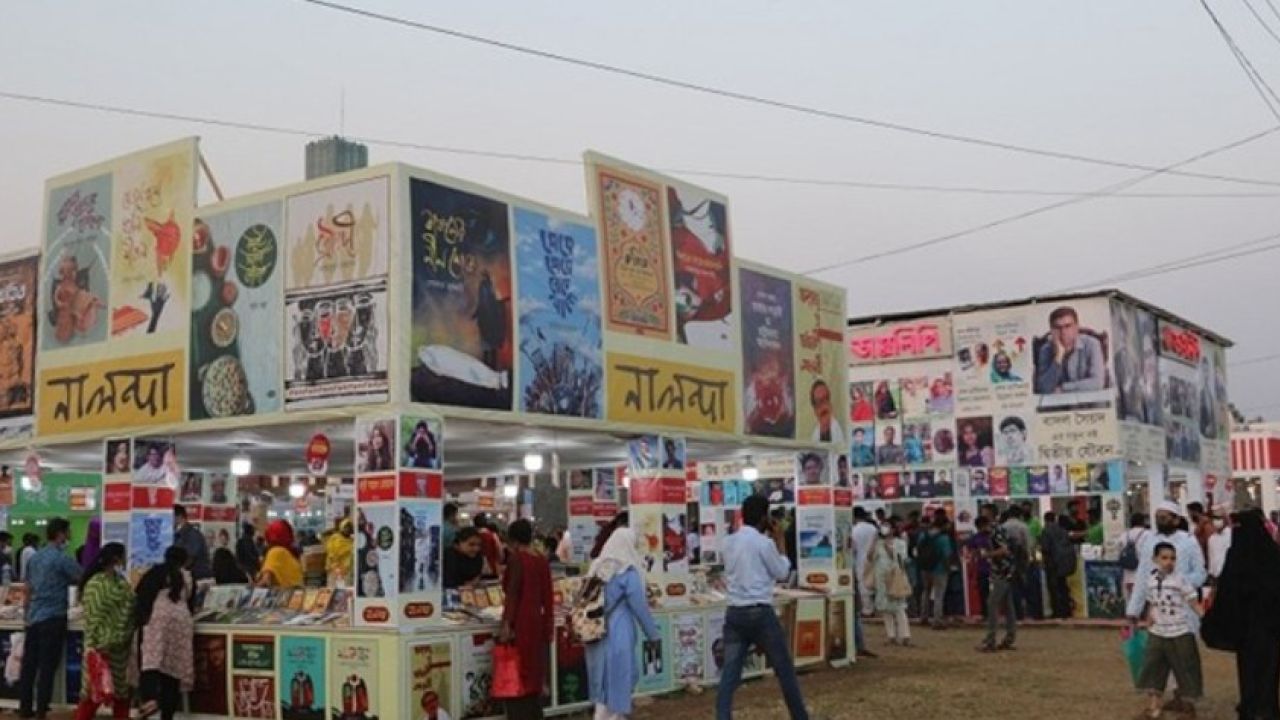 বিক্রির হিসাবে উল্টো মেরুতে একাডেমি ও প্রকাশকরা