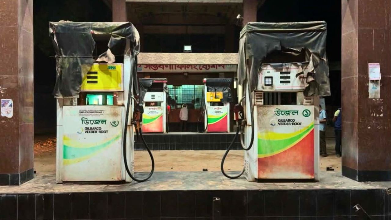 পেট্রোল পাম্পে তেল নিতে এসে ট্রাকচাপায় নিহত ২