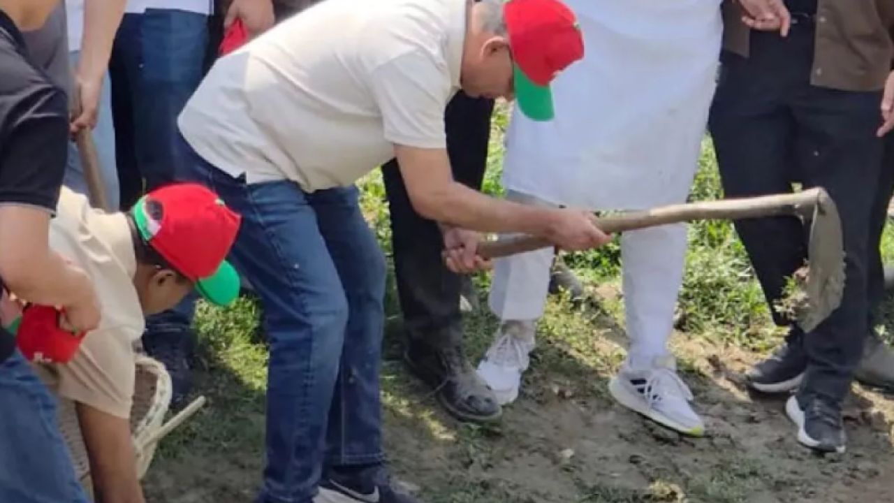 বাবার পথেই ছেলে: ৫০ বছর পর রাষ্ট্রপতির সেই স্মৃতি ফেরালেন প্রধানমন্ত্রী
