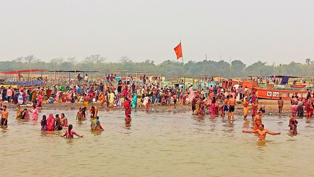 ধর্মীয় সম্প্রীতির উজ্জ্বল দৃষ্টান্ত যাদুকাটা নদীর তীরে