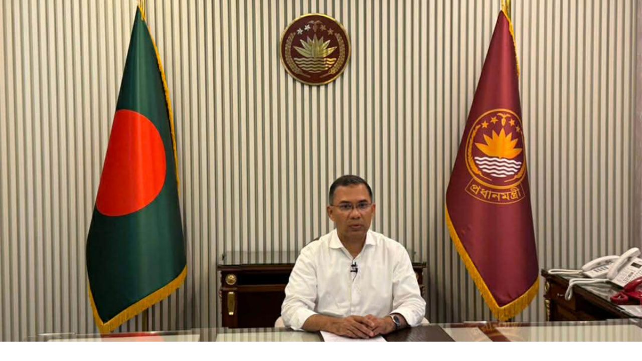 ছুটির দিনেও সচিবালয়ে অফিস করছেন প্রধানমন্ত্রী তারেক রহমান