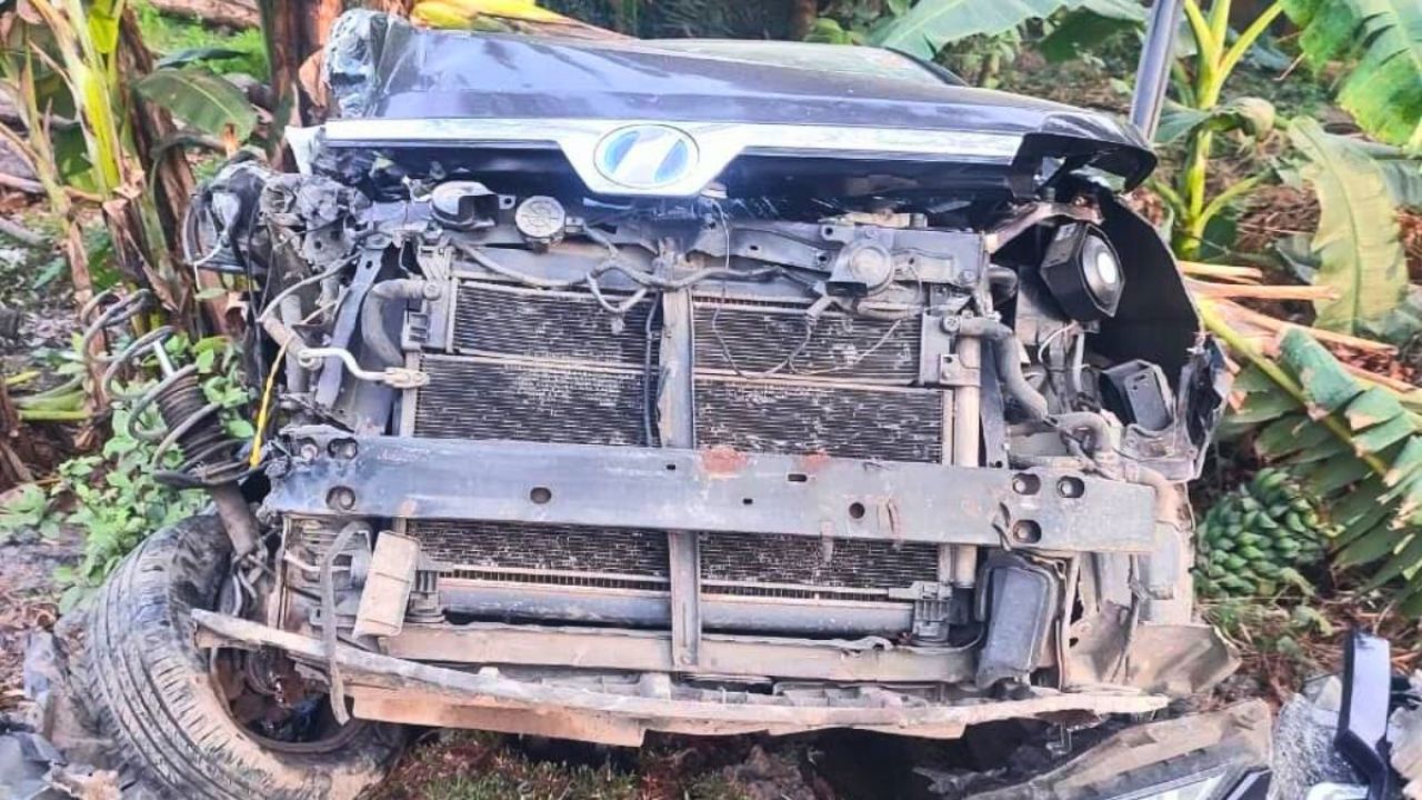 ঢাকা থেকে বাড়ি ফেরার পথে দুর্ঘটনার কবলে এমপির গাড়ি, আহত ৩