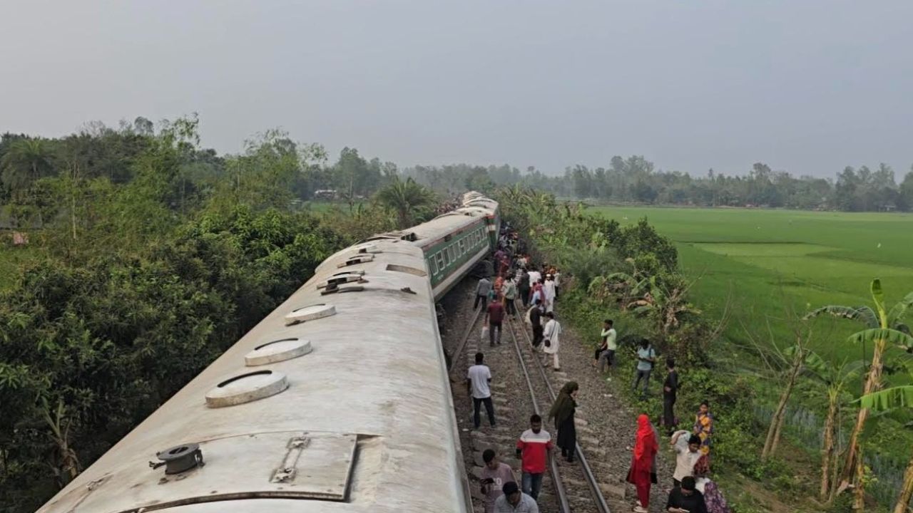 সান্তাহারে ৯ বগি লাইনচ্যুত তদন্ত কমিটি গঠন