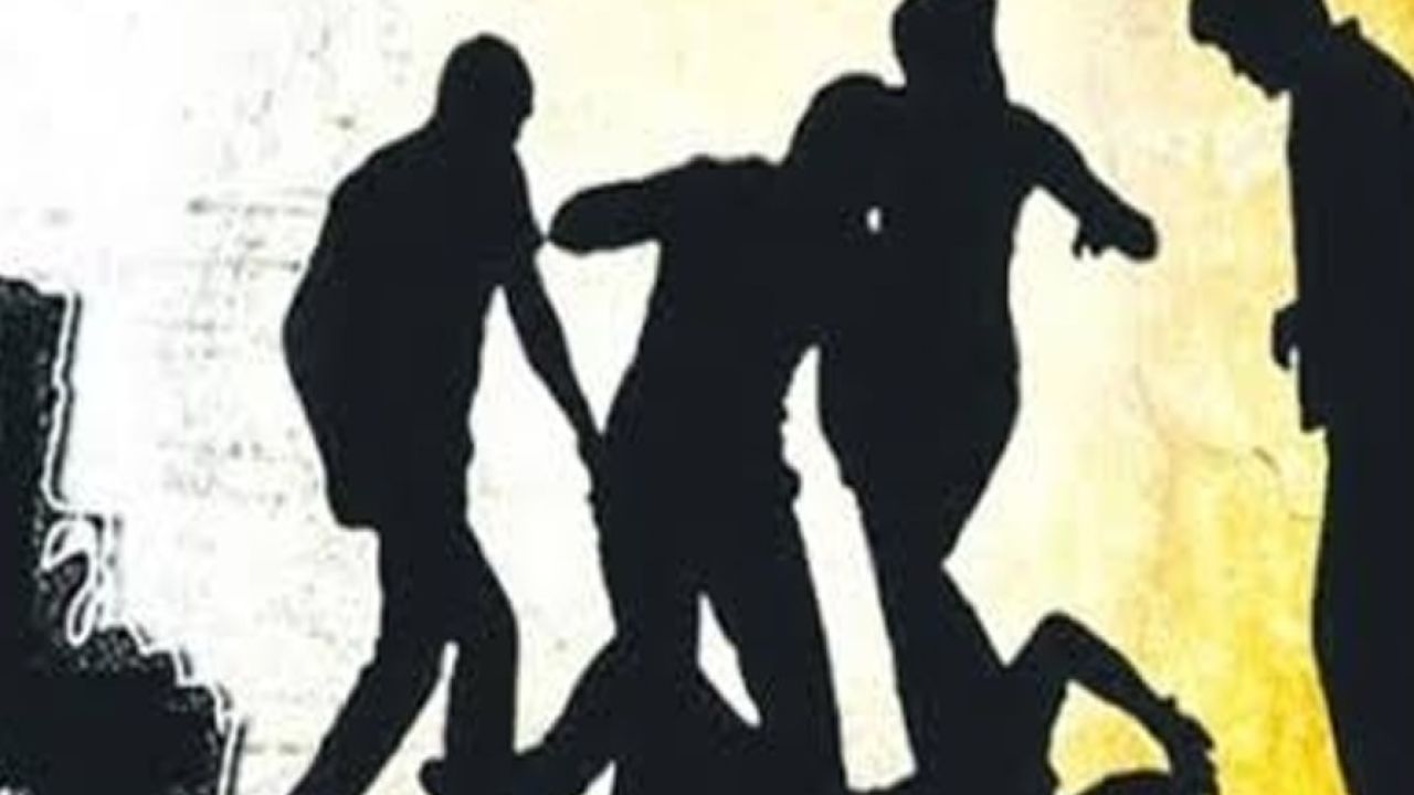 তেল পাম্পে ভাই-বোনকে বেধড়ক পিটুনি, অতঃপর...