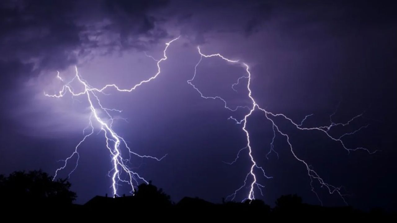 দুপুরে বজ্রবৃষ্টির আভাস