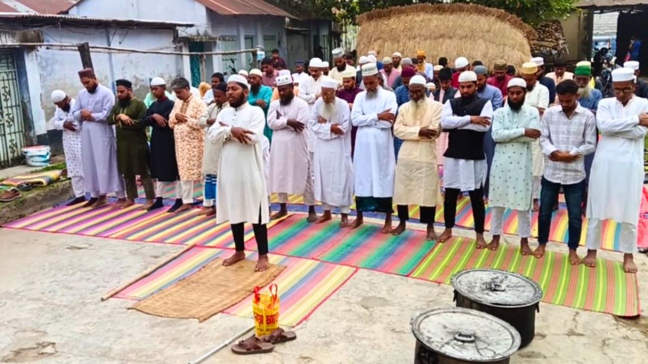 চাঁদপুরসহ ৯ জেলায় মধ্যপ্রাচ্যের সাথে মিল রেখে ঈদ উদযাপন
