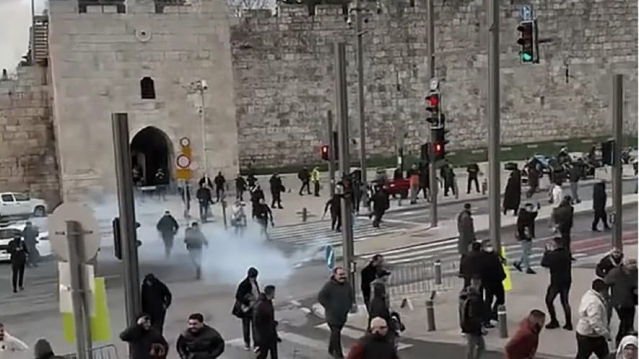 পবিত্র আল-আকসায় ঈদের নামাজে হামলা