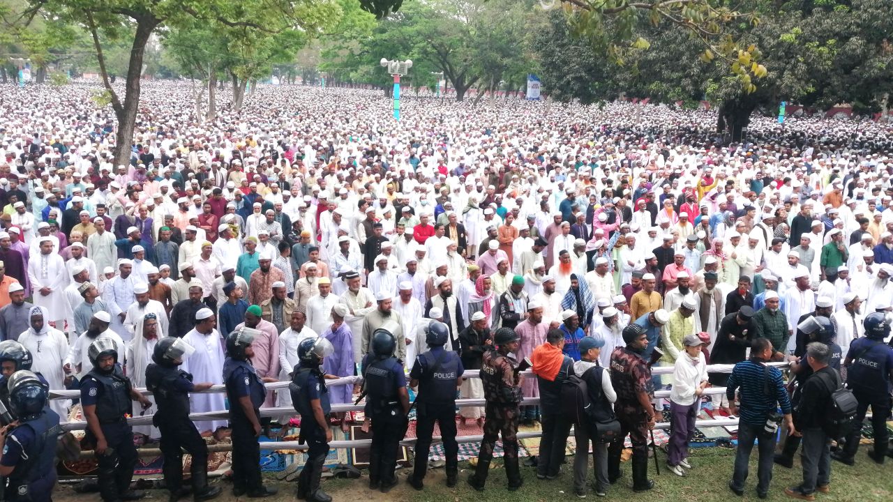 লাখো মুসল্লির ধ্বনিতে মুখরিত শোলাকিয়া