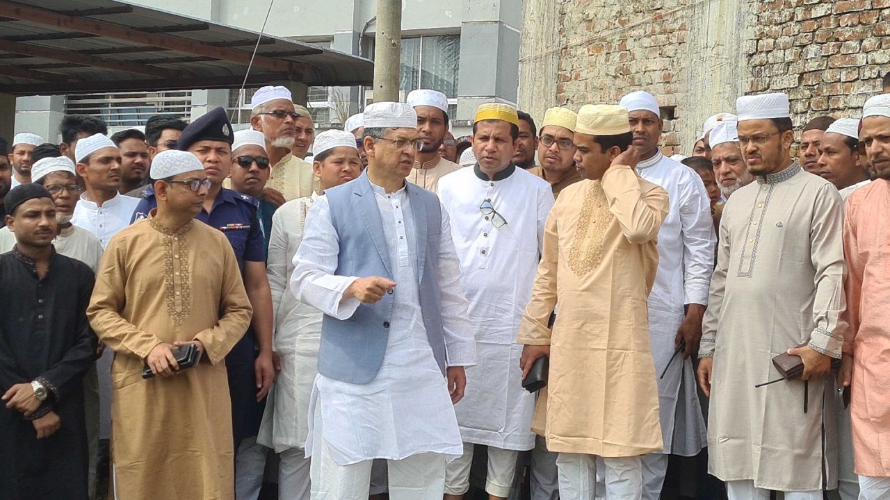 ঐক্যবদ্ধভাবে দেশকে এগিয়ে নেওয়াই হোক ঈদের প্রকৃত আনন্দ: স্বরাষ্ট্রমন্ত্রী