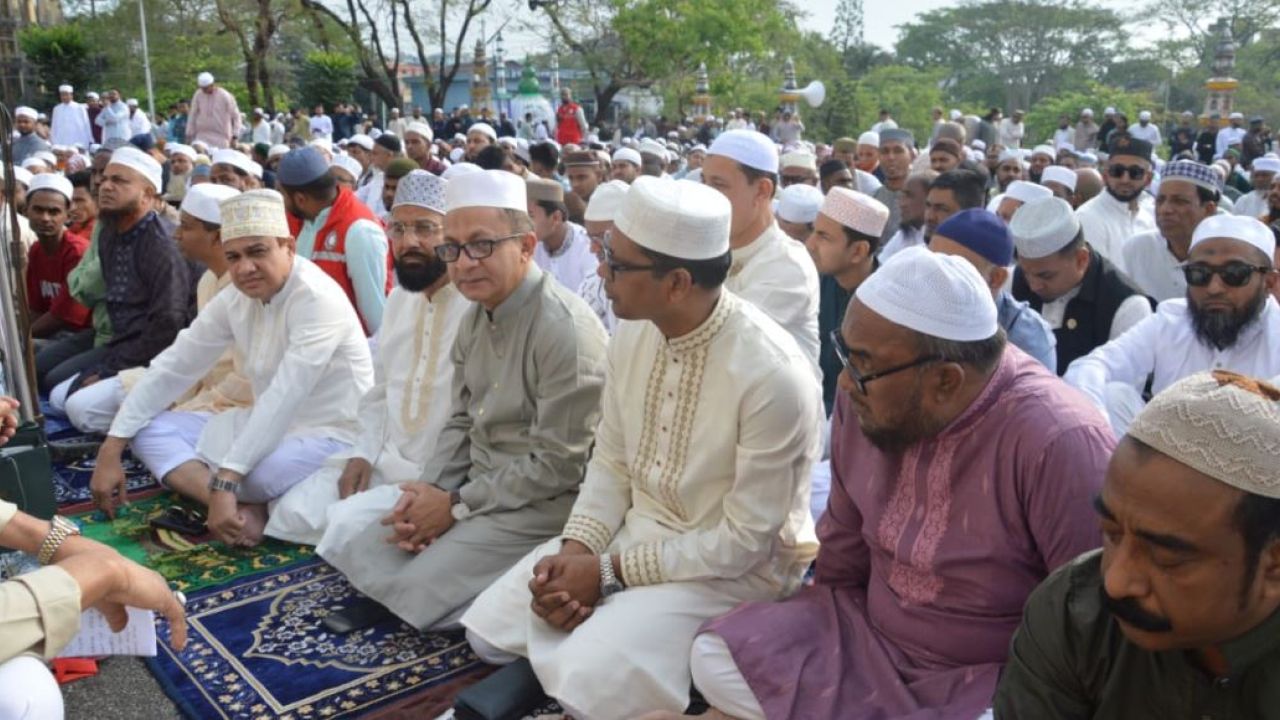 শাহী ঈদগায় দুই মন্ত্রীর নামাজ আদায়