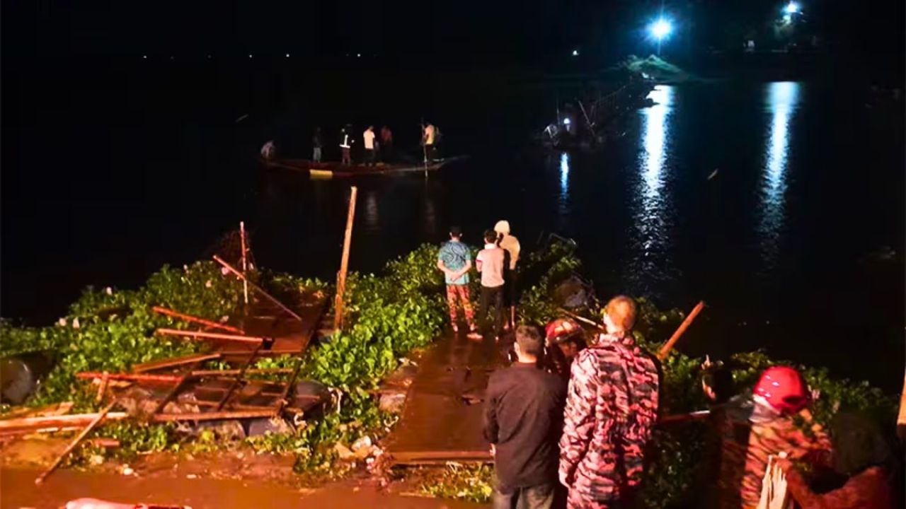  জামালপুরে ভাসমান সেতু ভেঙে নিহত বেড়ে ৫