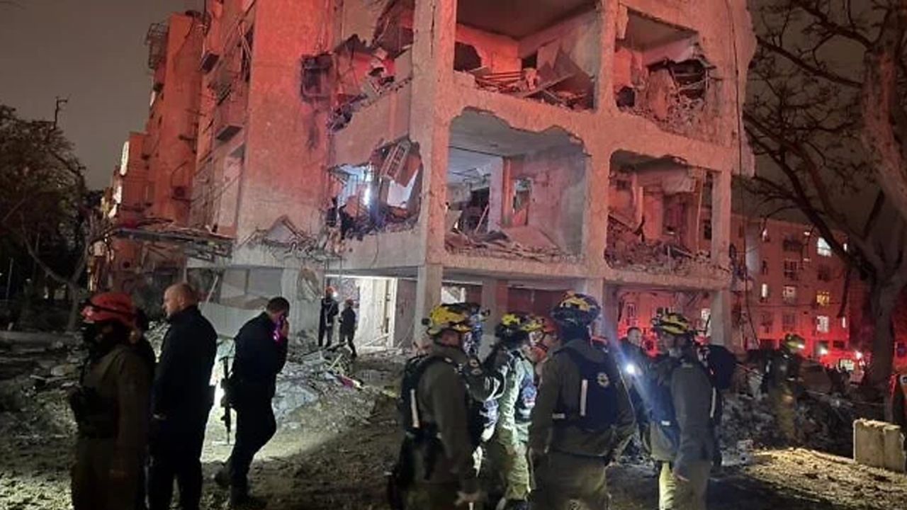 ইসরায়েলের দুই শহরে ইরানের ক্ষেপণাস্ত্র হামলা: আহত শতাধিক, আশঙ্কাজনক ১১