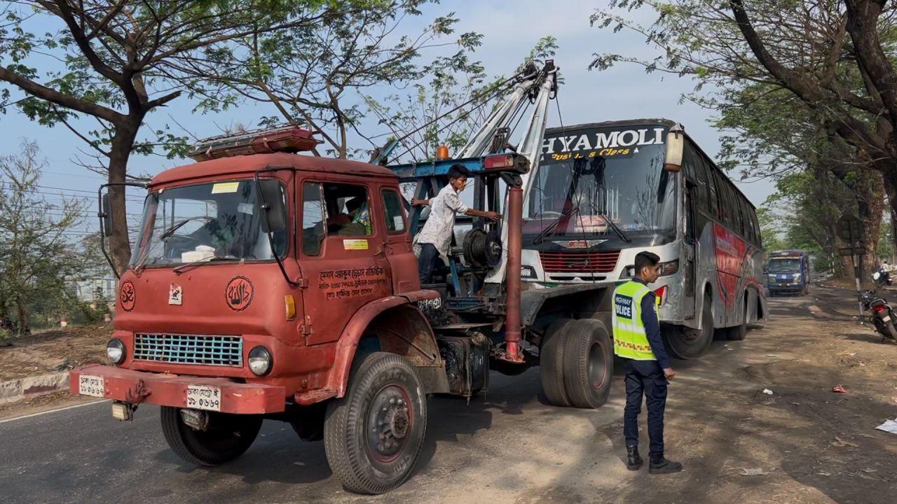 ফেনীতে বাস-অ্যাম্বুলেন্স-মোটরসাইকেলের ত্রিমুখী সংঘর্ষ: নিহত ৩, আহত ৫