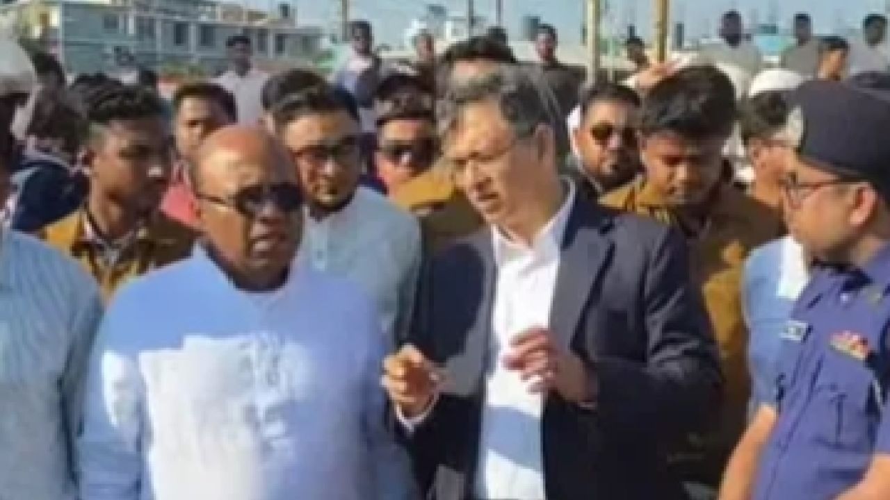 কক্সবাজারে স্বরাষ্ট্রমন্ত্রীর আকস্মিক পরিদর্শন ও কঠোর হুঁশিয়ারি