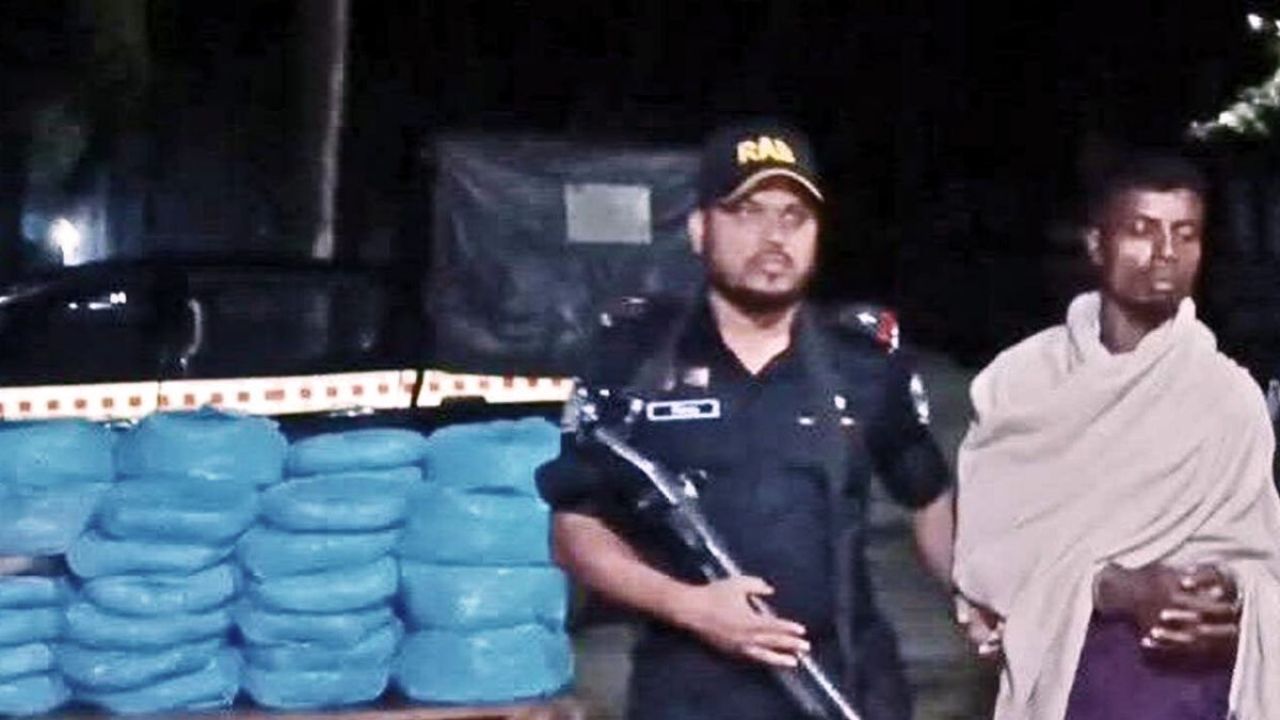 বাগেরহাটে ৬৪ কেজি গাজাসহ মাদক কারবারি গ্রেপ্তার