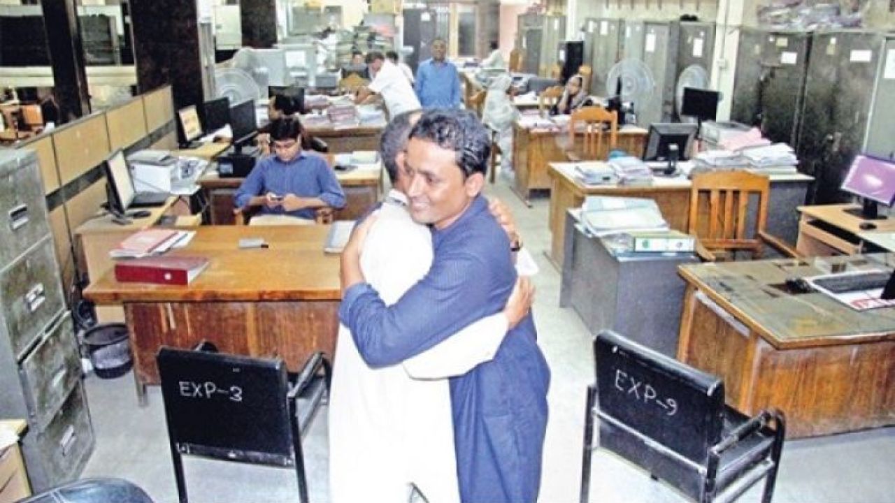 সপ্তম দিনের ছুটি শেষে মঙ্গলবার খুলছে অফিস-আদালত