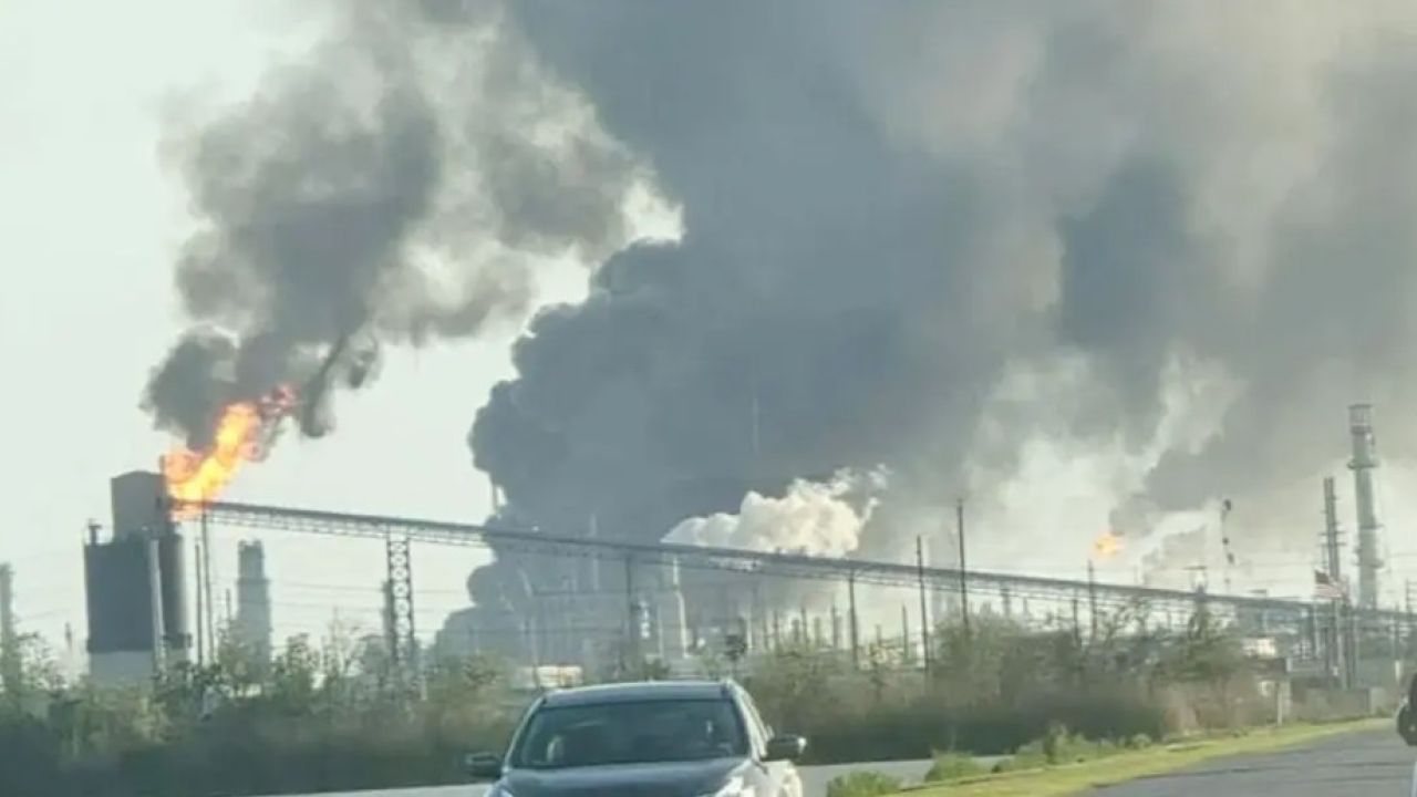 যুক্তরাষ্ট্রে তেল শোধনাগারে বিস্ফোরণ