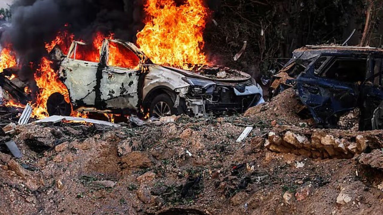 ইসরায়েলে ইরানের নজিরবিহীন হামলা: ১০ ঘণ্টায় ৭ দফায় ক্ষেপণাস্ত্র বর্ষণ