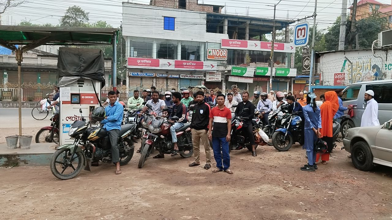 রংপুরে জ্বালানি সংকট, চরম দুর্ভোগে সাধারণ মানুষ