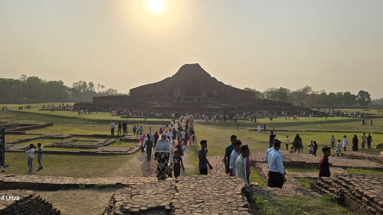ঈদে পাহাড়পুর বৌদ্ধবিহারে দর্শনার্থীদের ঢল, তিন দিনে টিকিট বিক্রি ১৪ লাখ টাকা