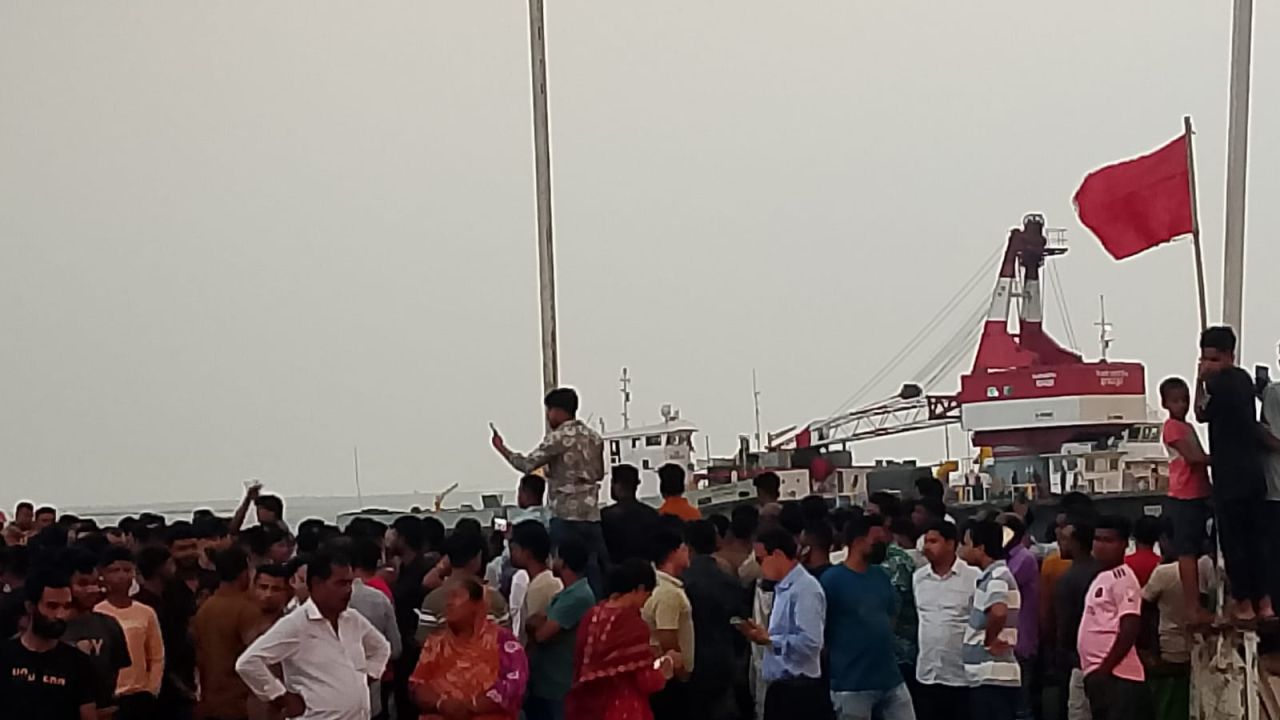 চোখের সামনে বাস ডুবে গেল, কিছুই করতে পারলাম না