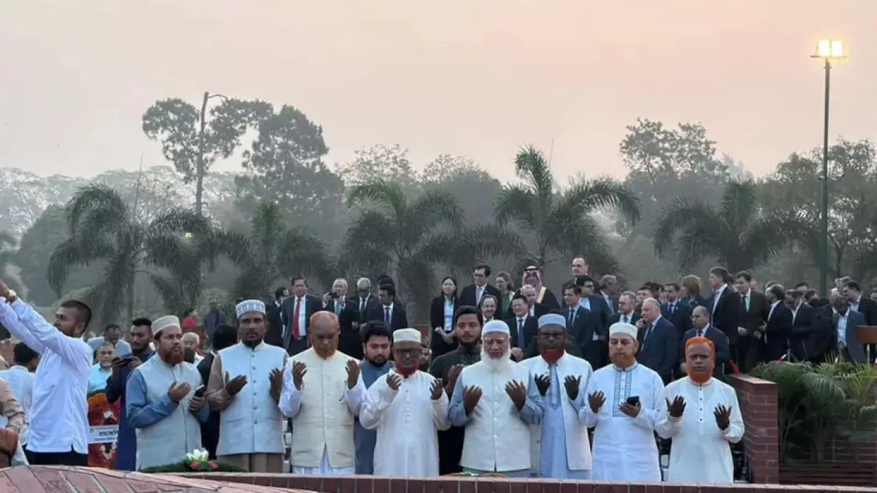 স্বাধীনতা দিবসে স্মৃতিসৌধে বিরোধীদলীয় নেতা শফিকুর রহমানের শ্রদ্ধা