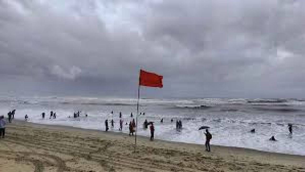 ৭ অঞ্চলের নদীবন্দরে সতর্কতা