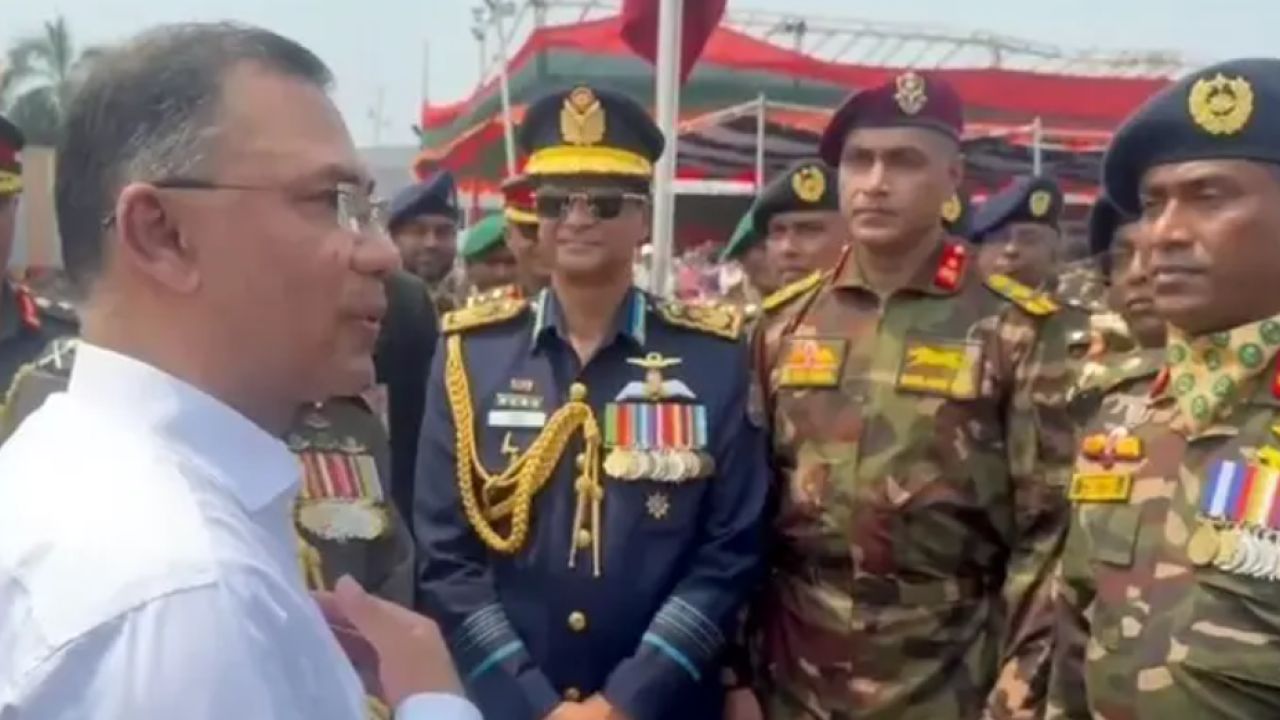 সশস্ত্র বাহিনীকে আরও শক্তিশালী করার ঘোষণা প্রধানমন্ত্রীর