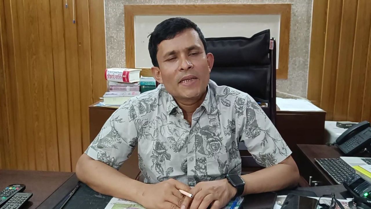 ঘুষ বাণিজ্য নিয়ে খবর প্রকাশ: সাংবাদিকের বিরুদ্ধে জিডি দায়ের করেছেন ওসি