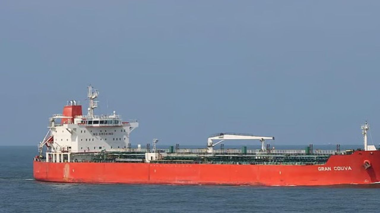 আরেক জাহাজে এল ৩০ হাজার টন জ্বালানি