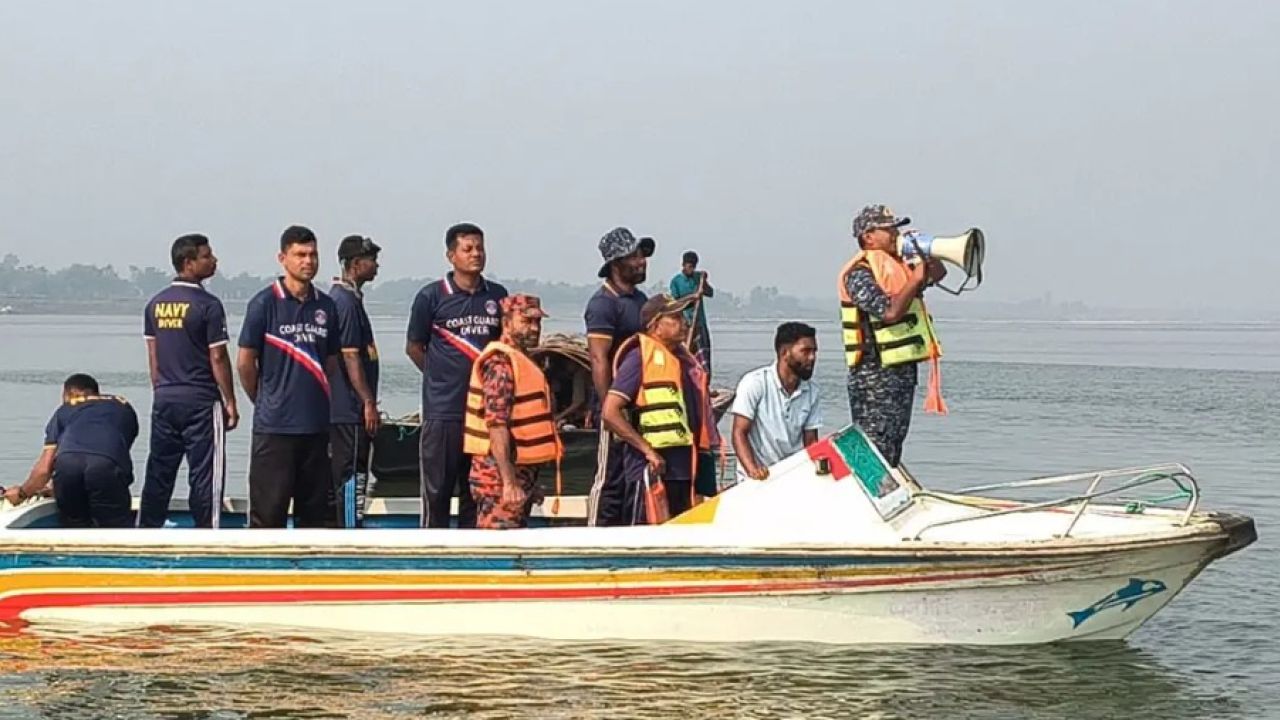 বাস দুর্ঘটনা: তৃতীয় দিনের মতো উদ্ধার অভিযান শুরু