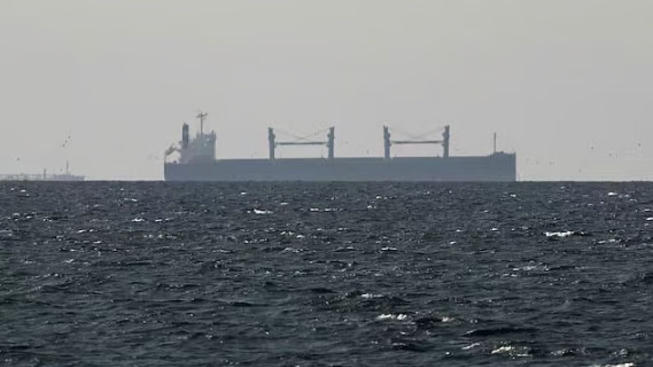 ইরানকে ট্রাম্পের নতুন আলটিমেটাম: হরমুজ প্রণালি খুলতে সময় বাড়ল ৬ এপ্রিল পর্যন্ত