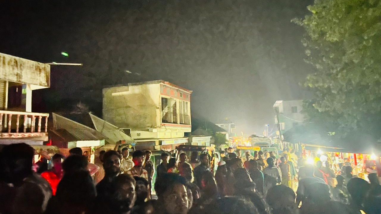 রাসুল (সা.)-কে নিয়ে কটূক্তির অভিযোগ: যুবক আটক, পুলিশের সঙ্গে সংঘর্ষ