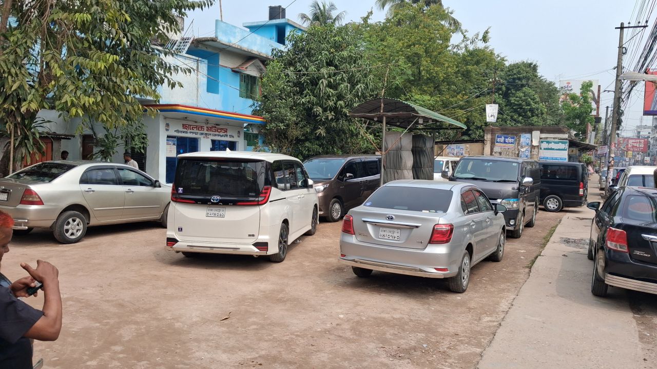 রংপুরে জ্বালানি সংকট: বন্ধ অর্ধশতাধিক ফিলিং স্টেশন