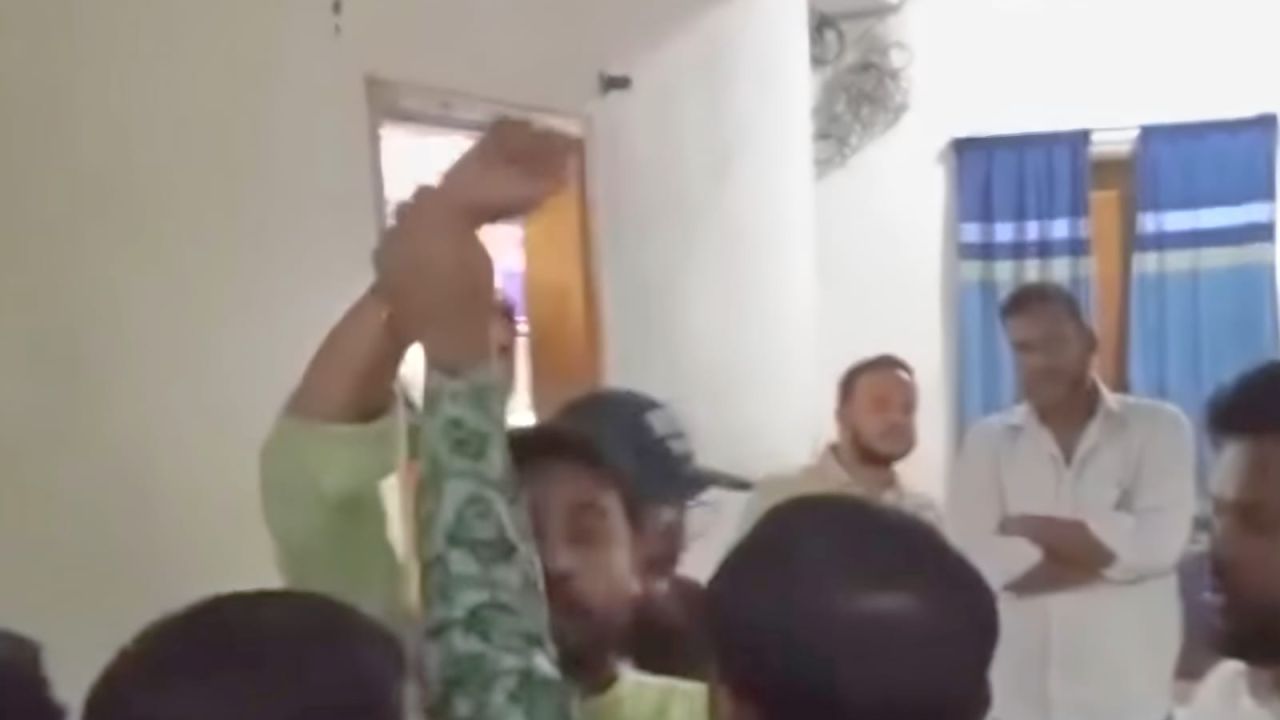 পলাশবাড়ীতে থানায় পুলিশের ওপর হামলার অভিযোগ, মামলা; আটক ১